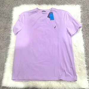 Men’s short sleeve tee.